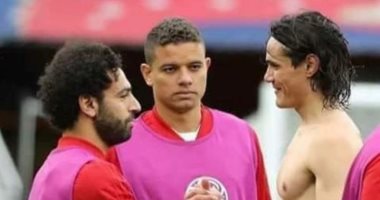 ليفربول ضد باريس سان جيرمان.. هل يمنح محمد صلاح قميصه لكافانى مجددا؟