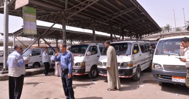 الداخلية تداهم مواقف السيارات للتأكد من الالتزام بتعريفة الأجرة الجديدة
