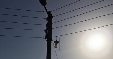 عامود إنارة آيل للسقوط يهدد حياة المواطنين بقرية عزبة العرب فى الدقهلية