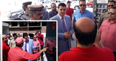 صور.. رئيس جهاز  حماية المستهلك يواصل جولاته المفاجئة على مواقف الميكروباص  بالمحافظات لالتزام السائقين بالتعريفة المقررة.. وإحالة المخالفين للنيابة.. وخدمة الواتس آب تتلقى 5500 شكوى خلال 20 يوما