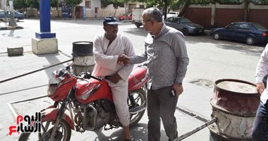 صور.. محافظ المنيا يتابع تطبيق تعريفة الأجرة الجديدة بموقف سيارات الأخصاص