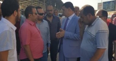 صور.. رئيس "حماية المستهلك" يصل دمياط ضمن جولاته على مواقف الميكروباص