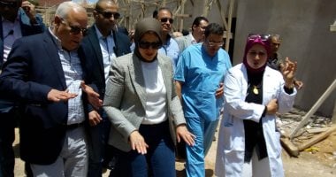 صور.. وزيرة الصحة تتفقد مستشفى بورسعيد العام