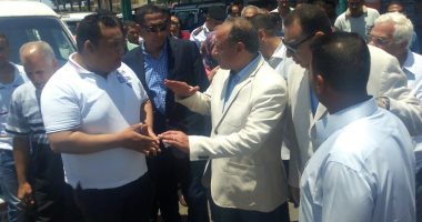 صور.. محافظ الإسكندرية يتابع تطبيق التعريفة الجديدة ويشدد على الالتزام بها
