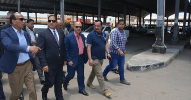 محافظ الغربية يتفقد مجمع مواقف بسبرباى لمتابعة تطبيق التعريفة الجديدة