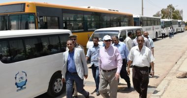 محافظ أسوان يتفقد سيارات النقل الجماعى المجهزة للطوارئ.. فيديو وصور