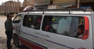 فيديو وصور.. محافظ الأقصر يتفقد الطرق السريعة ويلتقى المواطنين