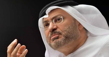 أنور قرقاش: الحوثيون زرعوا الطرق المؤدية لميناء الحديدة بالألغام 
