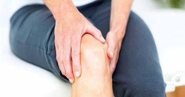 هل عملية تغيير مفصل الركبة تسبب مضاعفات صحية للقدم؟