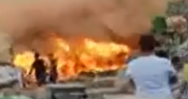 قارئ يشارك بصور لمحاولات رجال الإطفاء السيطرة على حريق بمصنع بلاستيك فى العبور