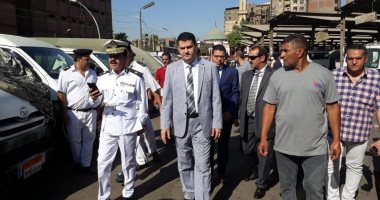 صور.. رئيس جهاز حماية المستهلك يقود حملة مفاجئة فجرا على مجمع مواقف عبود