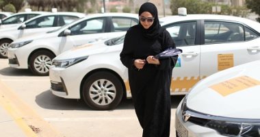 صور.. مراكز تعليم قيادة السيارات فى السعودية كامل العدد بسبب المرأة