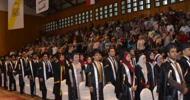 فيديو وصور.. جامعة أسيوط تنظم حفل تخرج الدفعة 57 لطلاب كلية الهندسة