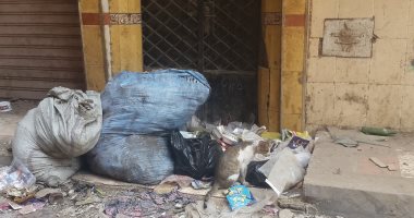 قارئ يشكو تراكم القمامة بعدد من مناطق حى غرب فى شبرا الخيمة