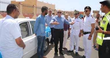 صور.. محافظ جنوب سيناء يتفقد موقف شرم الشيخ لمتابعة تنفيذ التعريفة الجديدة