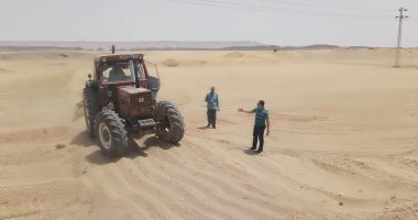 صور.. إزالة تعديات على أملاك الدولة عند الكيلو 70 بطريق الداخلة الخارجة