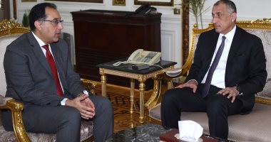 رئيس الوزراء يلتقى محافظ البنك المركزى وعددا من الوزراء.. ويؤكد: تعاون وتنسيق مستمر بين الحكومة والبنك المركزى بما يحقق مصلحة الاقتصاد المصرى.. ويعلن التعامل مع 703 شكاوى من عدم الالتزام بتعريفة الركوب