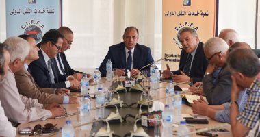 محافظ الإسكندرية يناقش تقليل تأثير ارتفاع سعر المحروقات على المواطنين