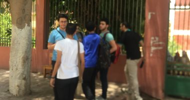 صور.. ارتياح بين طلاب الثانوية العامة بأسيوط لسهولة مادة التفاضل 