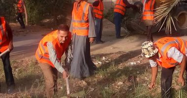 رئيس مركز الخارجة يقود مبادرة لنظافة أحياء المدينة برفع القمامة والمخلفات