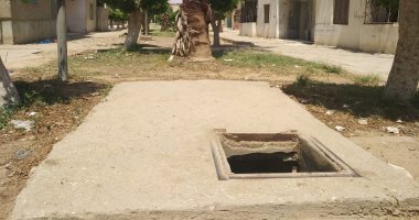 شكوى من تشييد بلاعات صرف صحى أعلى الأرصفة فى التجمع الخامس 