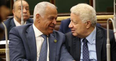 صور.. حورات ضاحكة بين فرج عامر ومرتضى منصور فى الجلسة العامة