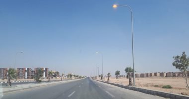 صور..قارئ يرصد أعمدة إنارة مضاءة نهاراً فى وصلة القمر الصناعى بأكتوبر