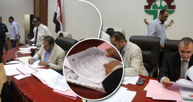 صور.. قطار الانتخابات العمالية يصل محطته الأخيرة.. فتح باب الترشح لعضوية اتحاد عمال مصر.. جبالى المراغى أول المرشحين على رئاسته و26 مرشحًا للعضوية.. والمرشحون: شعارنا محاربة الإرهاب بالعمل وزيادة الإنتاج
