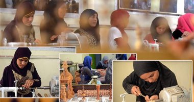 صور.. الأيادى الناعمة تتحدى المألوف فى قنا.. العمل بدأ بـ30 فتاة فى ورش صناعة "الأرابيسك".. عواطف: الشغل مش عيب والحرفة اليدوية سلاح فى مواجهة صعوبات الحياة
