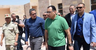 رئيس الوزراء يتفقد منطقة التريض بالأهرامات - صور