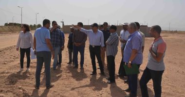 صور.. محافظ الأقصر يزور المدينة الصناعية بالبغدادى لإنهاء توصيل المرافق 