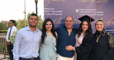 صور.. قدورة يحتفل بتخرج ابنته فى الجامعة الأمريكية