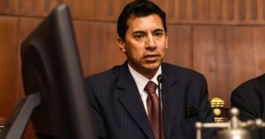 وزير الشباب والرياضة يتفقد مركزى شباب إمبابة والمنيرة بالجيزة