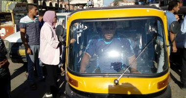صور.. رئيسة مدينة الحامول تحدد تعريفة لـ"التوك توك" حسب المسافة