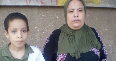 صور.. مأساة أسرة ابنها يحتاج إلى عملية جراحية بمبلغ ٧٠ ألف جنيه.. "زينب": زواج ابنتى مهدد بسبب عجزى عن تجهيزها.. وأعمل خادمة فى المنازل لتوفير المال لإجراء عملية جراحية لابنى الصغير