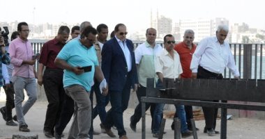 صور.. محافظ سوهاج يتفقد أعمال تطوير توسعة الكورنيش الغربى