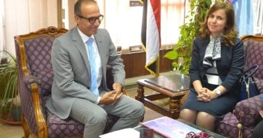 "الحاج على" يناقش مع مستشارة جامعة الدول العربية المشاركة بمعرض الكتاب 