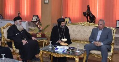 صور.. محافظ الشرقية يستقبل وفد كنائسى من ميت غمر لتهنئة بالعيد
