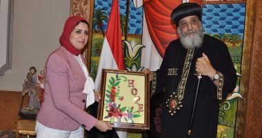 وزيرة الصحة تلتقى قداسة البابا تواضروس لبحث التعاون فى المجال الطبى