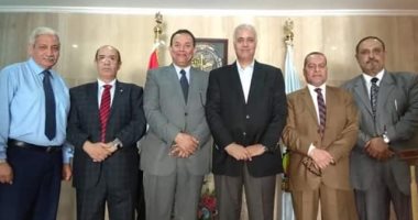 رئيس جامعة أسيوط يزور فرع جامعة الإسكندرية بمحافظة مطروح