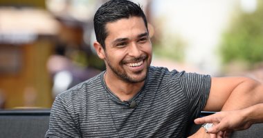 ويلمر فالديراما يكمل مسيرته مع مسلسل NCIS لموسمين