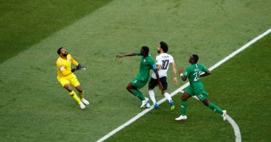 فيديو.. صلاح يراوغ ويتألق وتريزيجيه يهدر فرصة الهدف الثانى أمام السعودية
