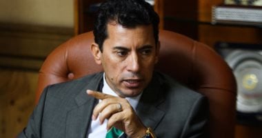 وزير الرياضة يستقبل بعثة البحر المتوسط فى المطار
