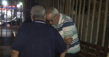 صور.. نجوم الزمالك يواسون أسرة الراحل عبد الرحيم محمد فى المستشفى