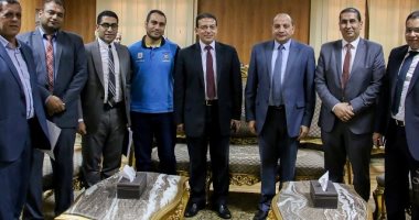 رئيس جامعة بنى سويف يستقبل وفداً من بنك مصر لبحث سبل التعاون