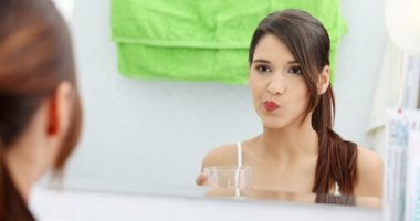 وصفات طبيعية للتخلص من رائحة الفم والشعور بانتعاشه