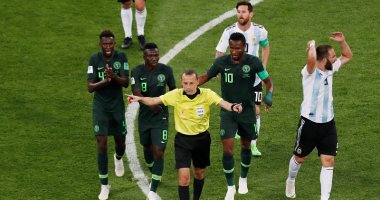 كأس العالم 2018.. فيديو وصور.. الحكم التركى يحرم نيجيريا من ركلة جزاء أمام الأرجنتين