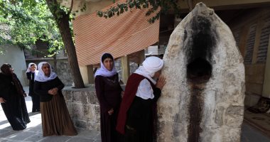 صور.. الإيزيديون يعودون لممارسة طقوسهم الدينية بمعبد "لالش" شمال العراق