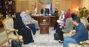 محافظ دمياط يناقش خطة تطوير مدينة رأس البر