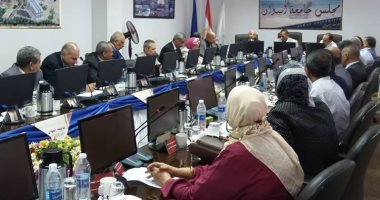جامعة أسوان تناقش بدء الدراسات العليا بكليتى التجارة والتمريض